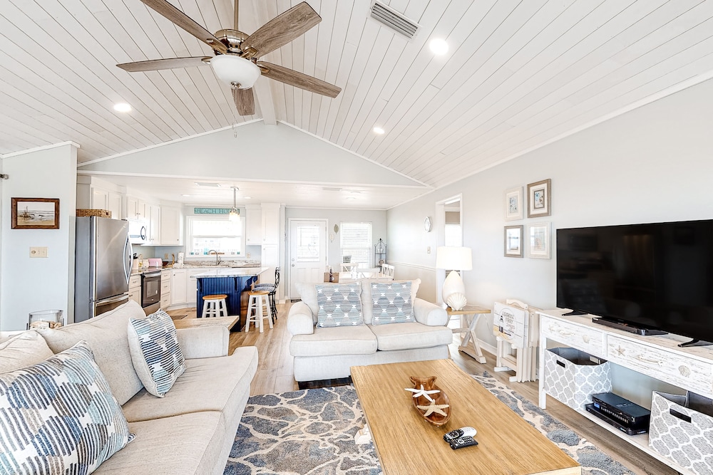 Waterfront beach house on the sound w/ breathtaking sunset views & gulf access