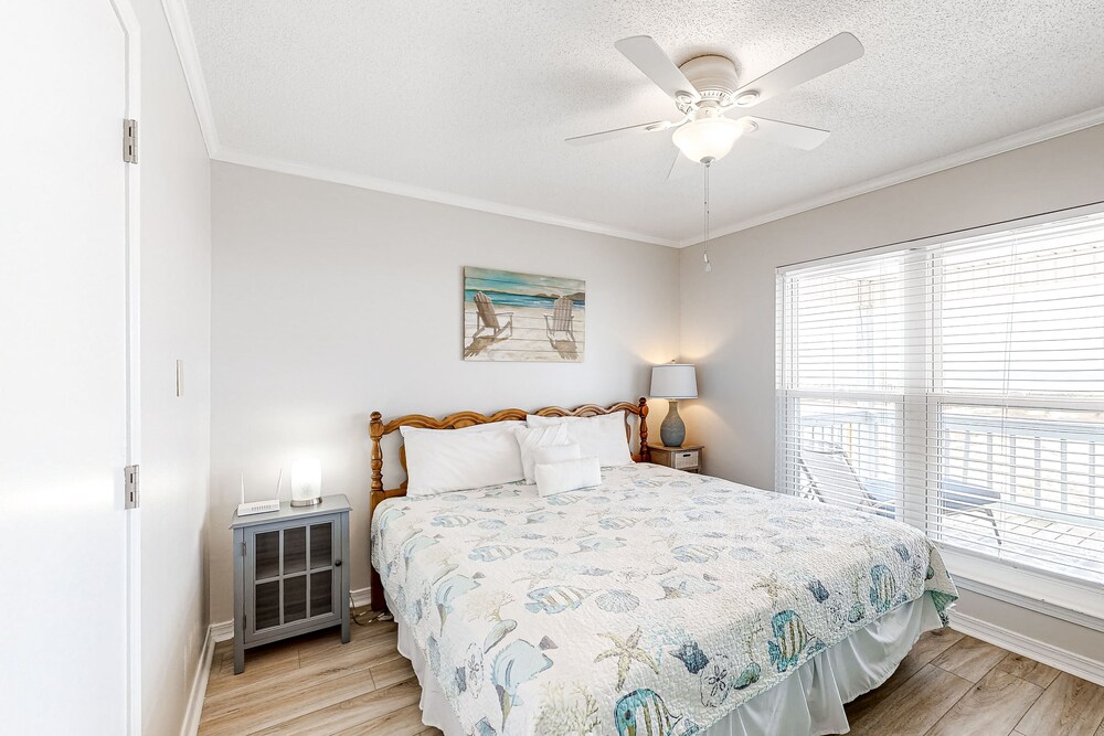 Waterfront beach house on the sound w/ breathtaking sunset views & gulf access