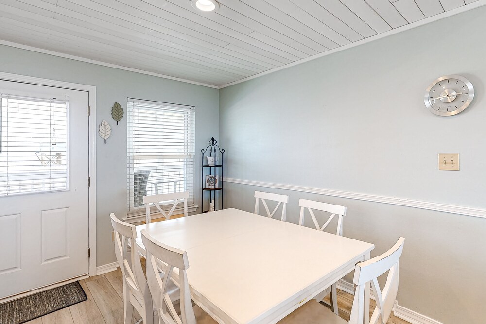 Waterfront beach house on the sound w/ breathtaking sunset views & gulf access