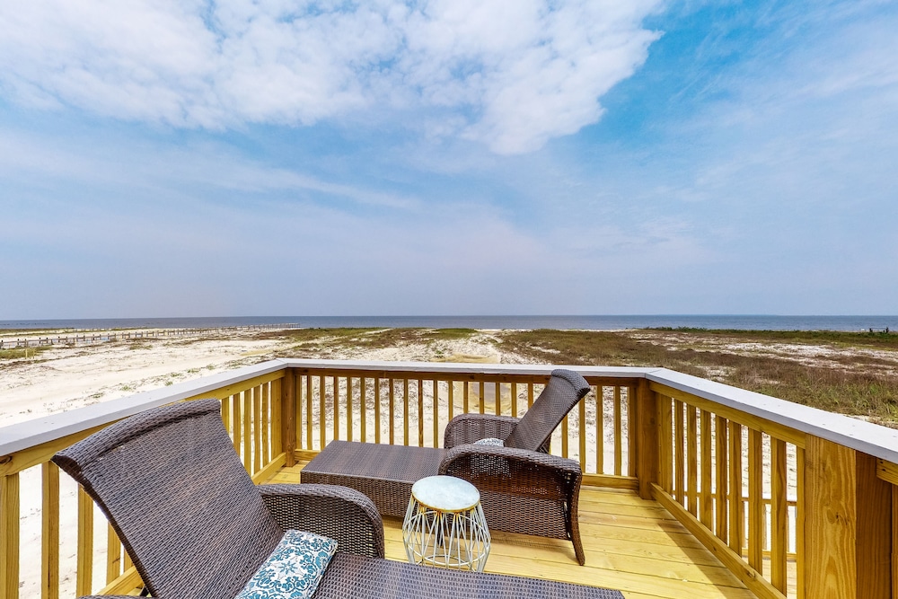 Waterfront beach house on the sound w/ breathtaking sunset views & gulf access