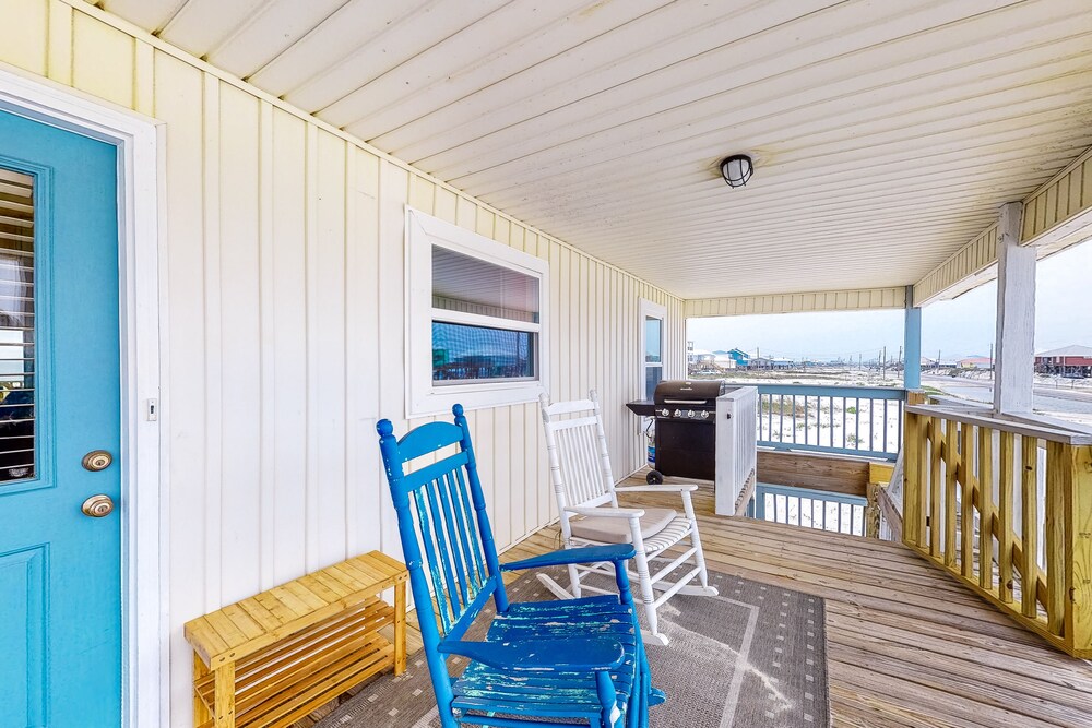 Waterfront beach house on the sound w/ breathtaking sunset views & gulf access