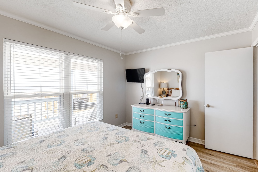 Waterfront beach house on the sound w/ breathtaking sunset views & gulf access