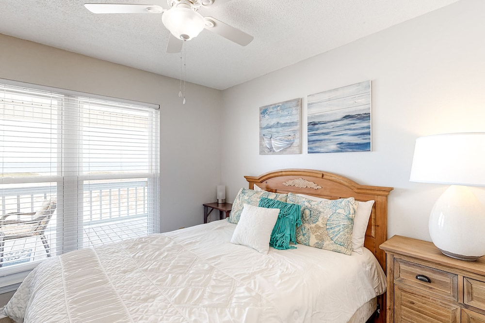 Waterfront beach house on the sound w/ breathtaking sunset views & gulf access