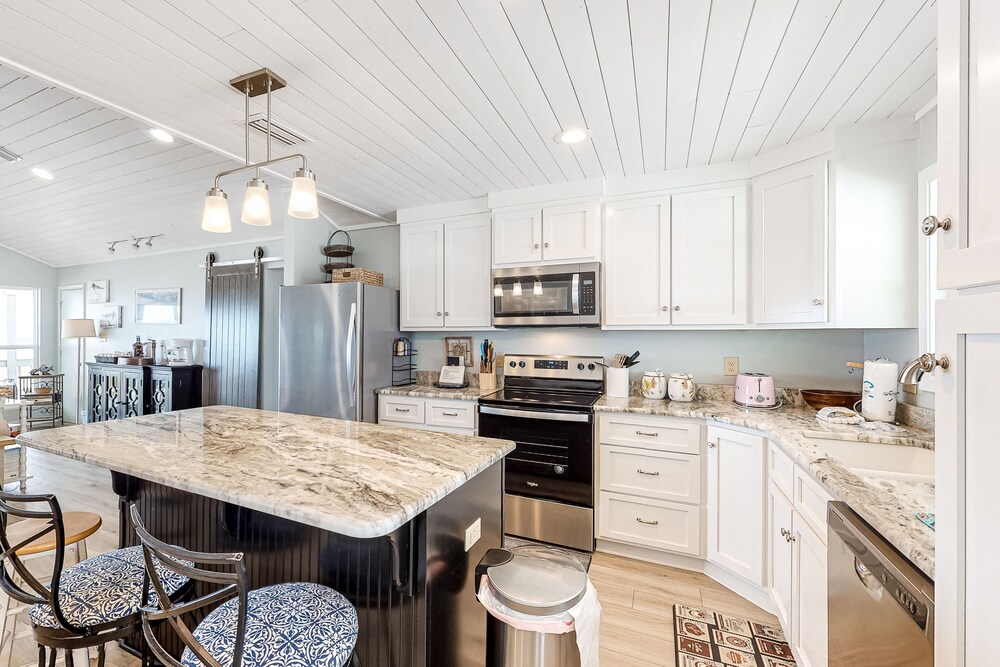 Waterfront beach house on the sound w/ breathtaking sunset views & gulf access