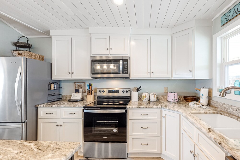 Waterfront beach house on the sound w/ breathtaking sunset views & gulf access