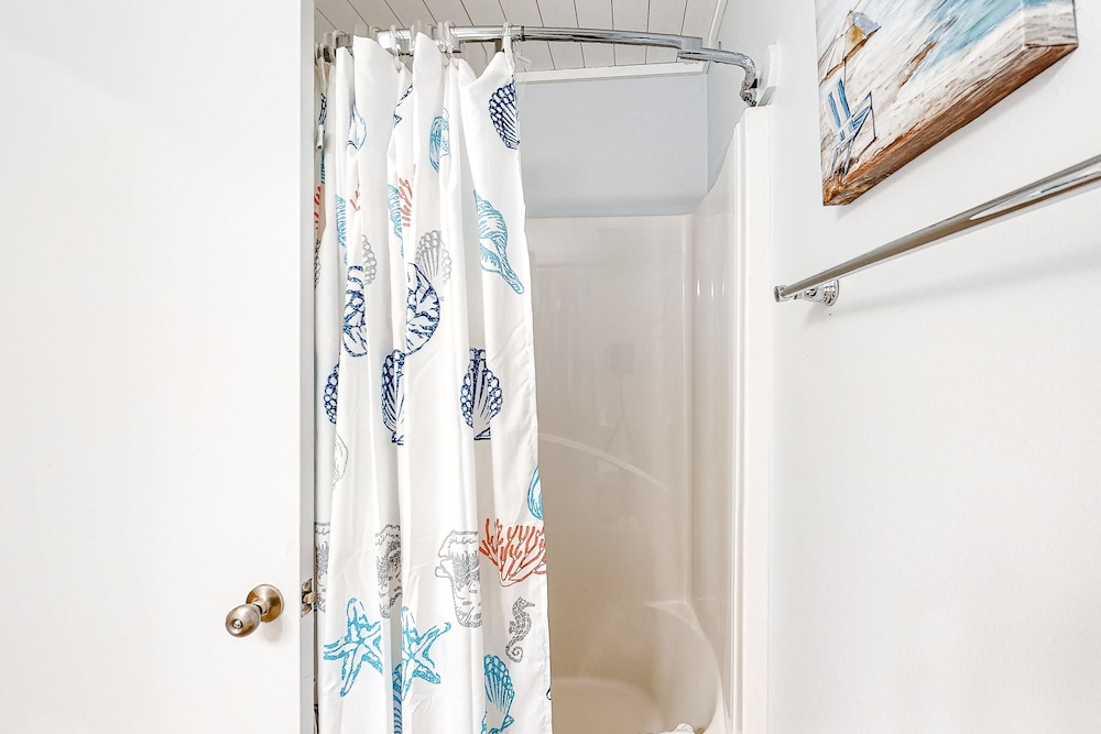 Waterfront beach house on the sound w/ breathtaking sunset views & gulf access