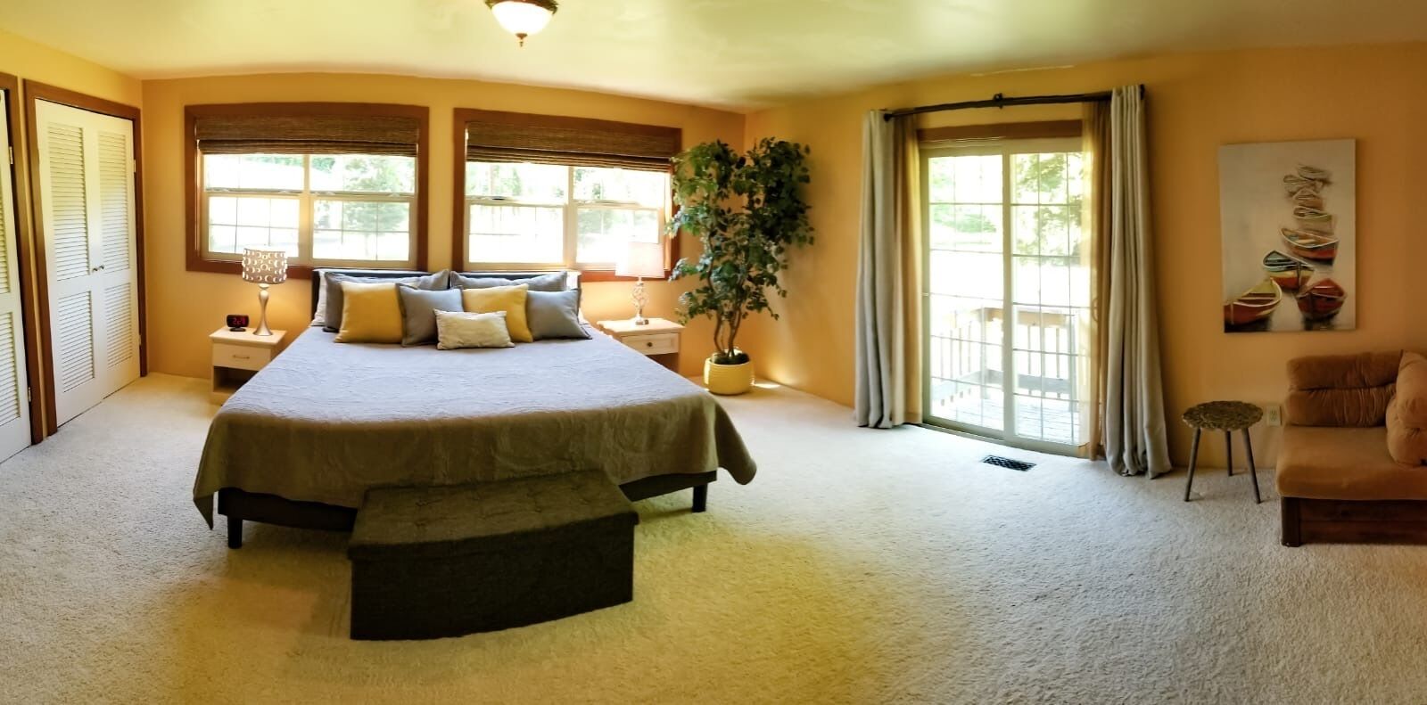 Historic Rushing River Lodge on the Rogue River was Built in 1910 in Medford, United States