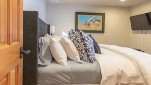4 bedrooms, iron/ironing board, cribs/infant beds, Internet
