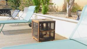Piscine extérieure (ouverte en saison), chaises longues