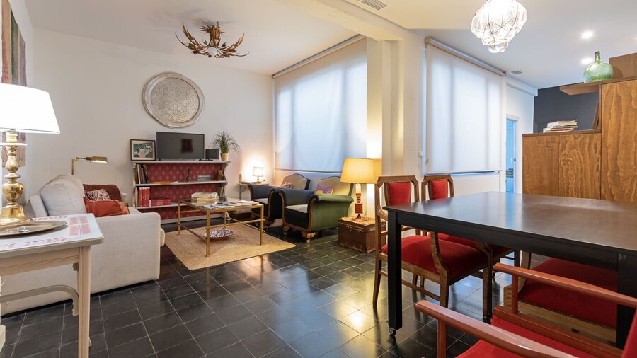 Garci Deluxe Suite by Valcambre