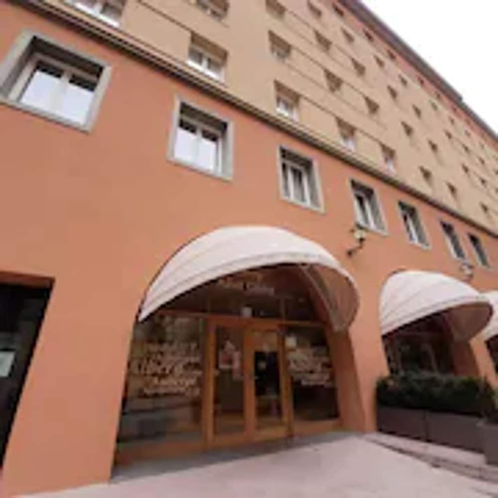 Photo - Alberg Abat Oliba