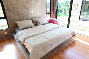 Studio | Minibar, blackout drapes, free WiFi