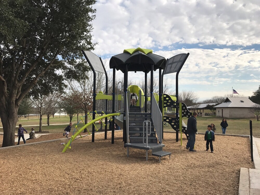 Hearing Accessible Suite + FREE Breakfast Buffet | Great for business