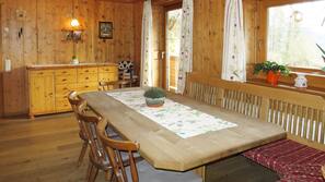 Mikrowelle, Geschirrspüler, Hochstuhl