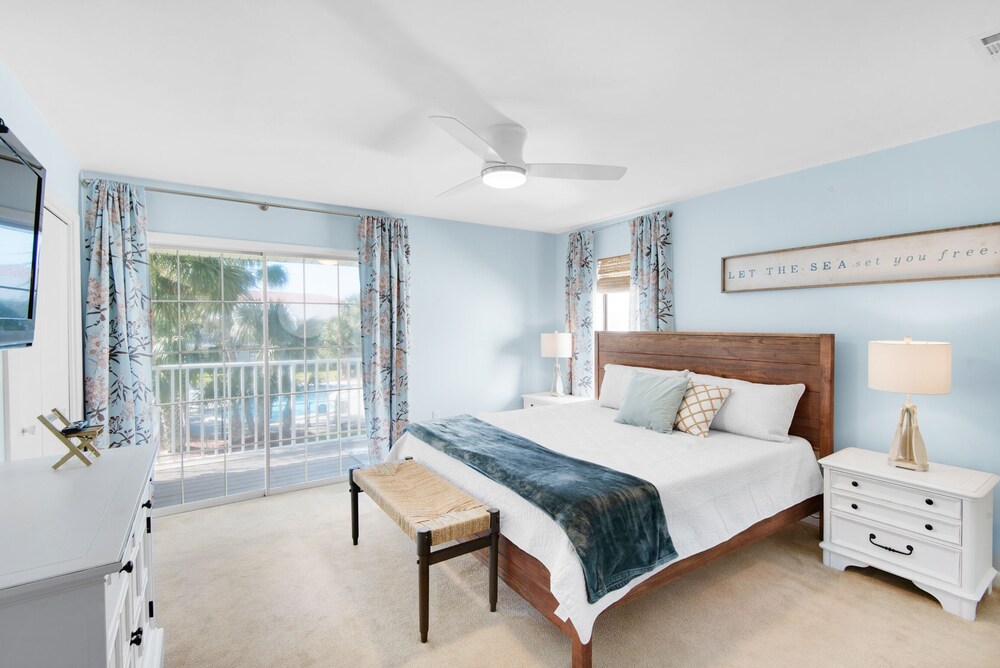 Property I Walk to Beach I Community Pool I 2BR Summerhouse