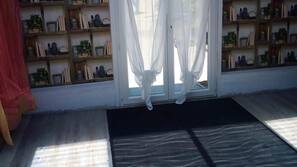 1 chambre, bureau, fer et planche à repasser, Wi-Fi gratuit