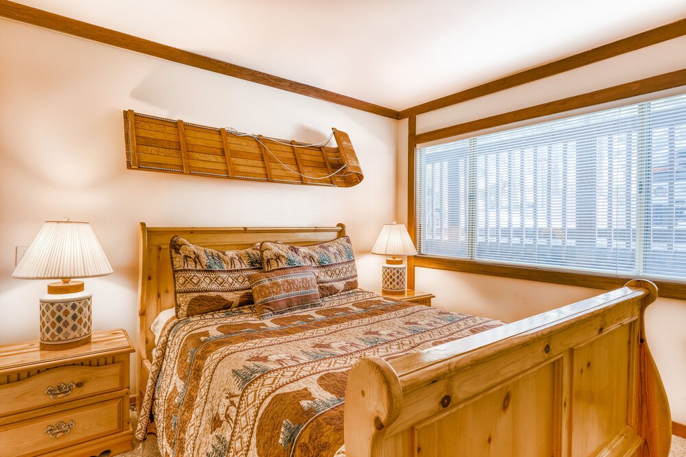 Lakeside condo with water views, private beach, dock, buoy, and wood