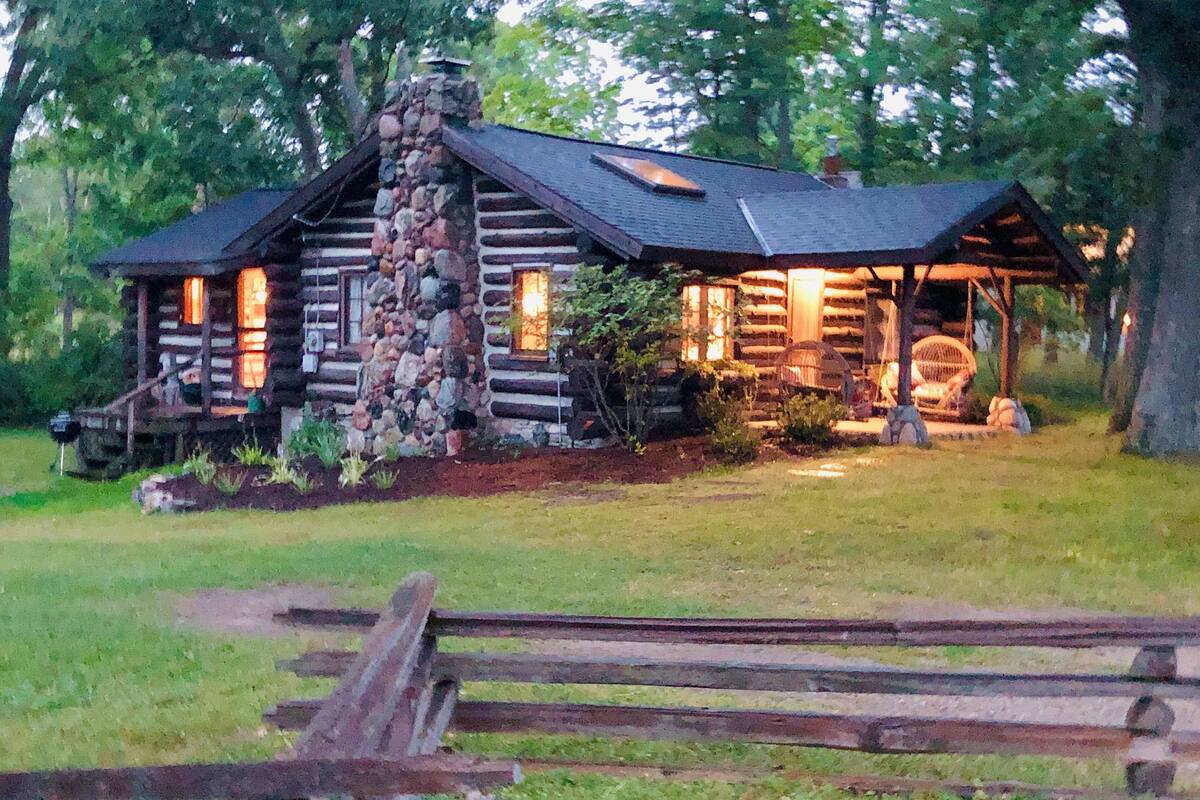 Log Cabin On Tunnel Of Trees Lake Michigan View 2020 Room Prices Deals Reviews Expedia