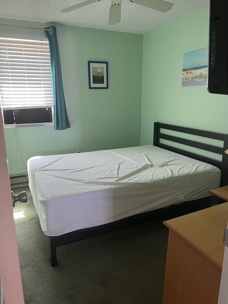 BEST LOCATION! Ortley Beach 2 bed condo Beach Block sleeps 4 with 2