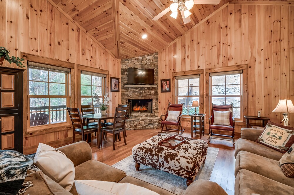 Morning Mist - Cozy Cabin with Amenities!