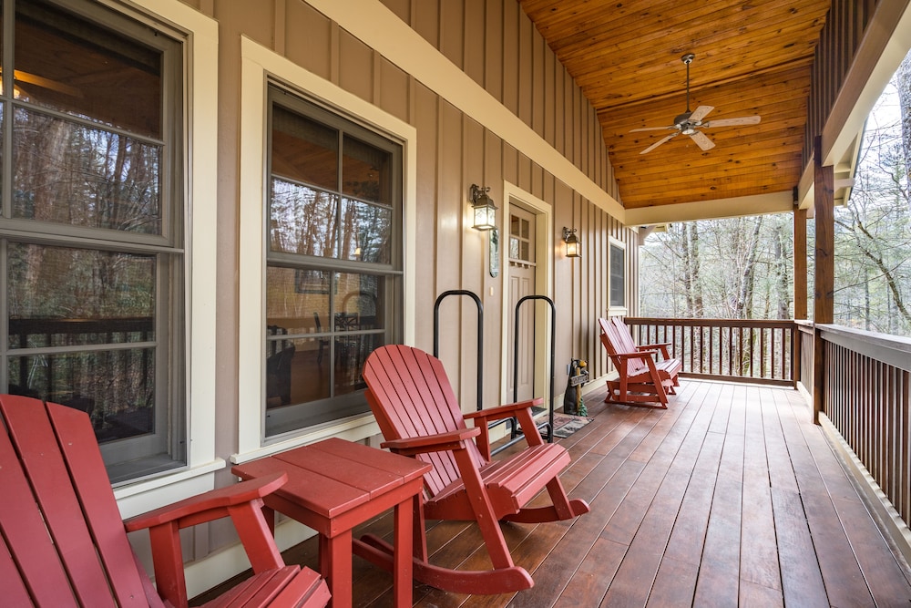 Morning Mist - Cozy Cabin with Amenities!