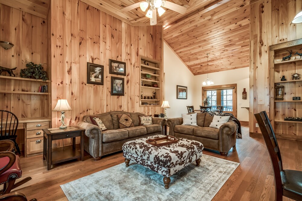 Morning Mist - Cozy Cabin with Amenities!