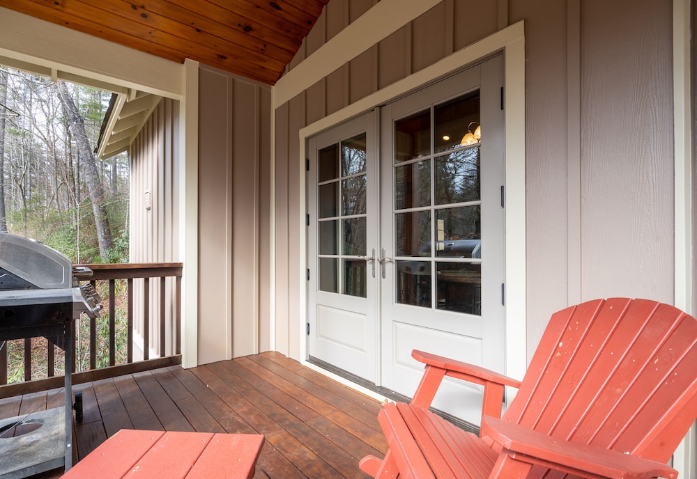 Morning Mist - Cozy Cabin with Amenities!