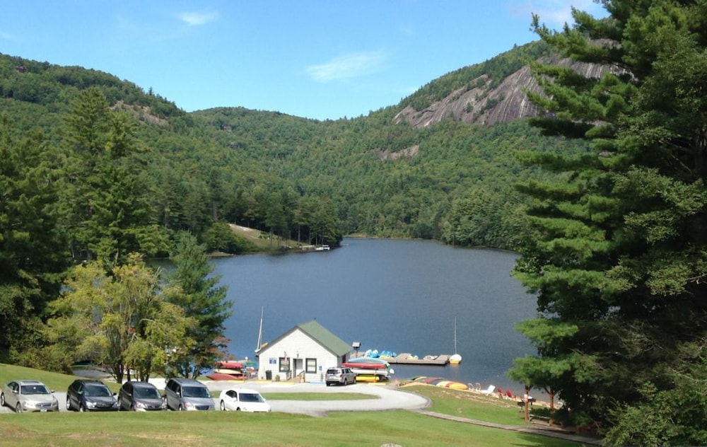 Morning Mist - Cozy Cabin with Amenities!