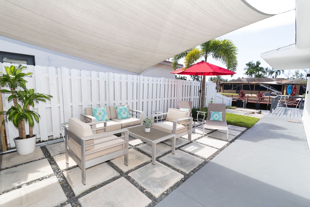 Brand New Modern 2MI. FLL ARPT 4 MI. BCH. 5MI. Port 2MI. 4 MI Bch .