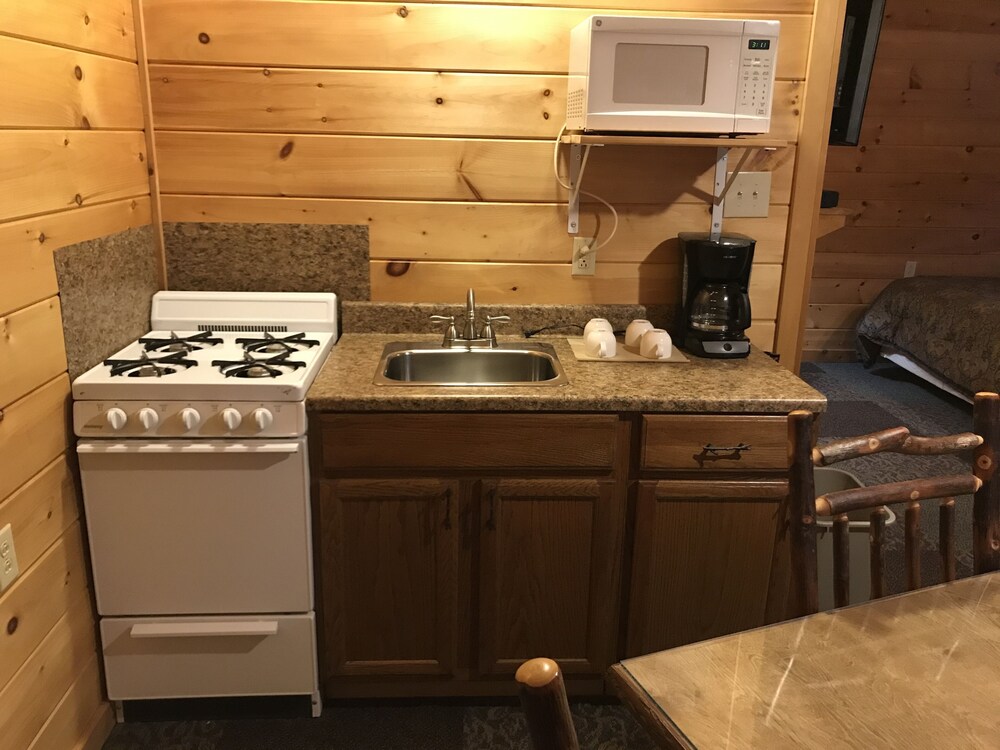 Matteson’s Rental Cabins, Woodgate Room Prices & Reviews Travelocity