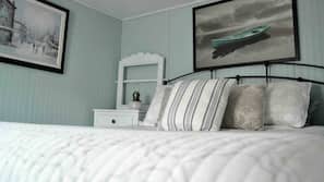 3 bedrooms, iron/ironing board, WiFi, linens
