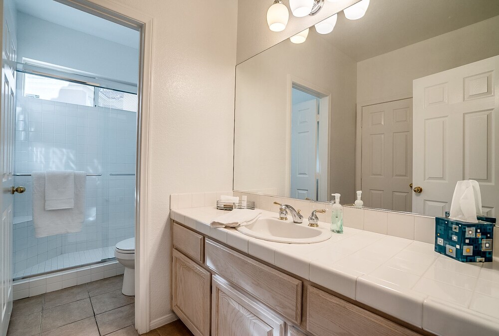 Deluxe 4 Bed / 3 Bath with Heated Pool close to the strip