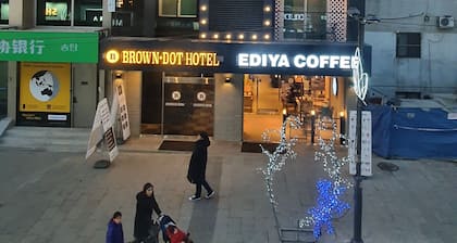 Brown-Dot Hotel