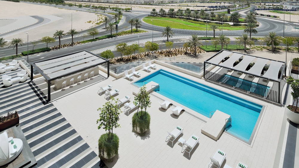 Holiday Inn Dubai AlMaktoum Airport, an