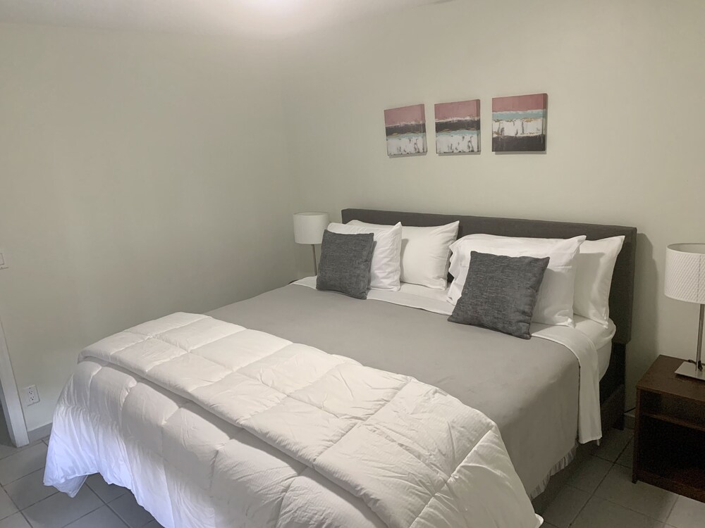 ★Lake View B★King Bed| Parking|WIFI|8 Mins 2 Beach