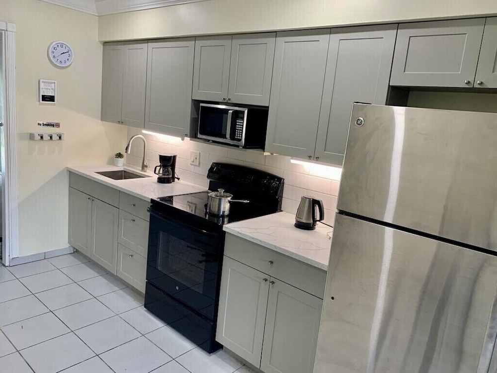 ★Lake View B★King Bed| Parking|WIFI|8 Mins 2 Beach