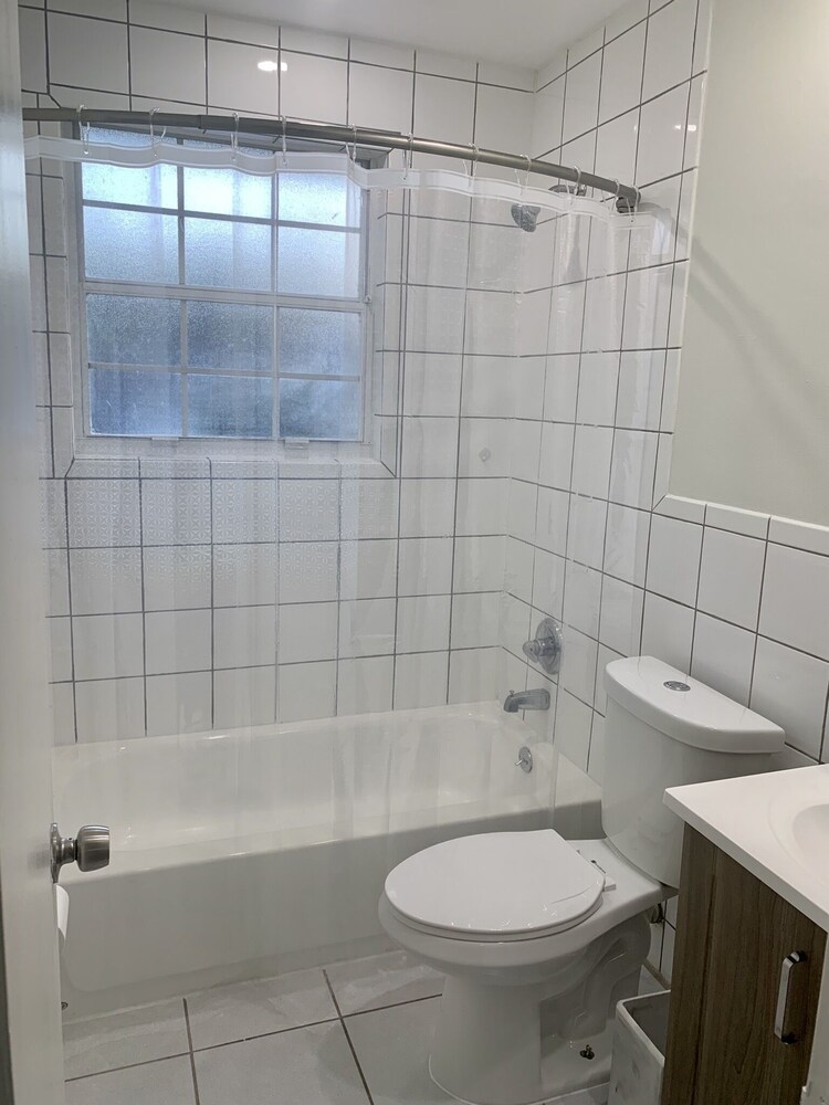 ★Lake View B★King Bed| Parking|WIFI|8 Mins 2 Beach