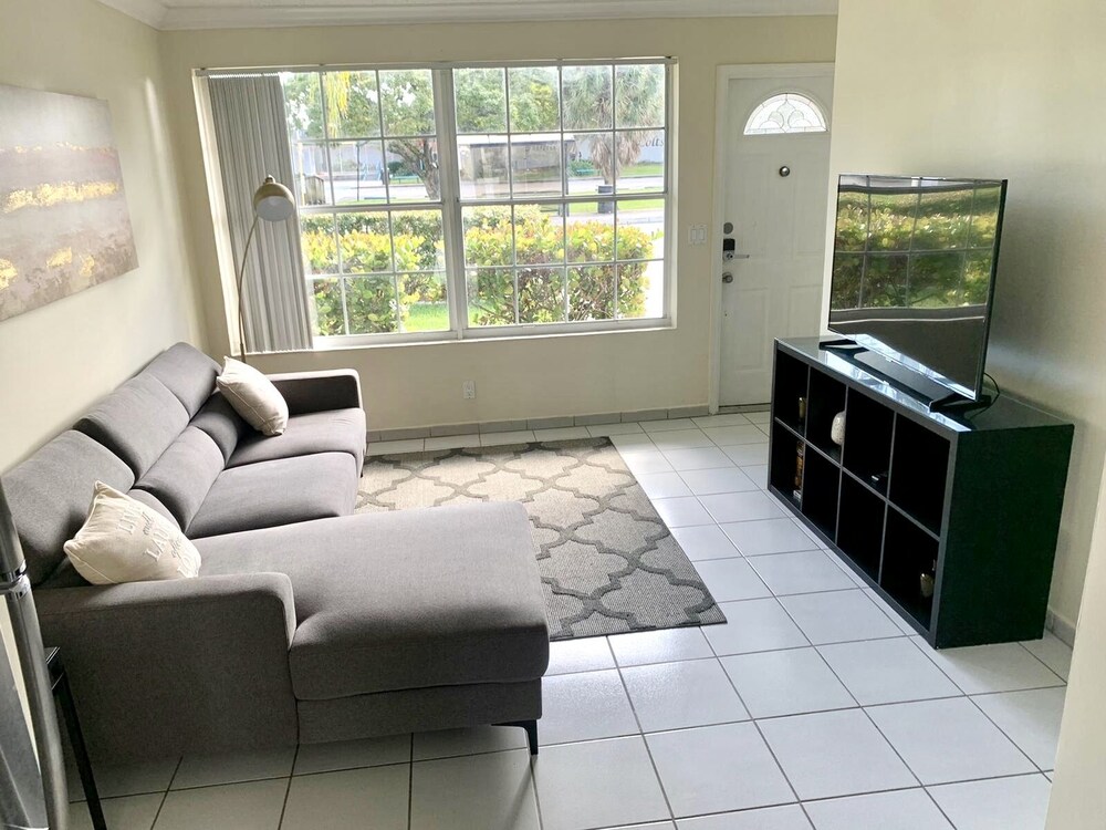 ★Lake View B★King Bed| Parking|WIFI|8 Mins 2 Beach