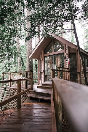 Family Cabin, Kitchen | Individually decorated, individually furnished, laptop workspace
