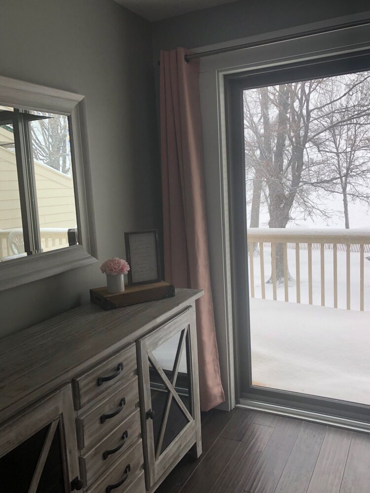 Modern, Immaculate and Chic Villa Onamia Vrbo