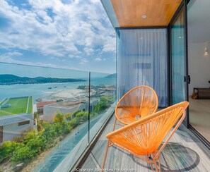 Luxury Villa, 6 Bedrooms, Ocean View, Oceanfront | Balcony