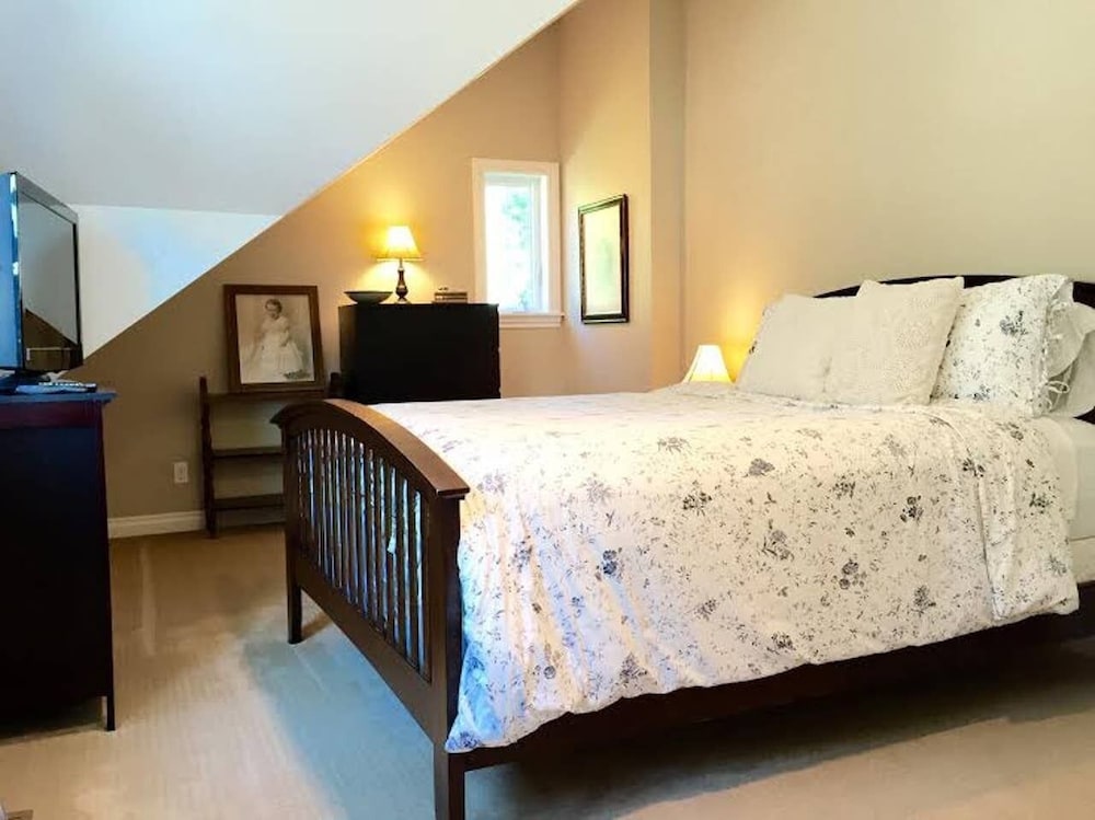 Spectacular waterfront Bainbridge Island Home. Breathtaking views! Bainbridge Island Vrbo