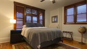 2 bedrooms, iron/ironing board, Internet, linens