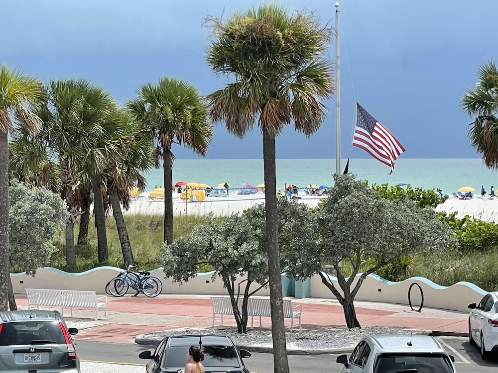 Gulf Winds 105 Studio