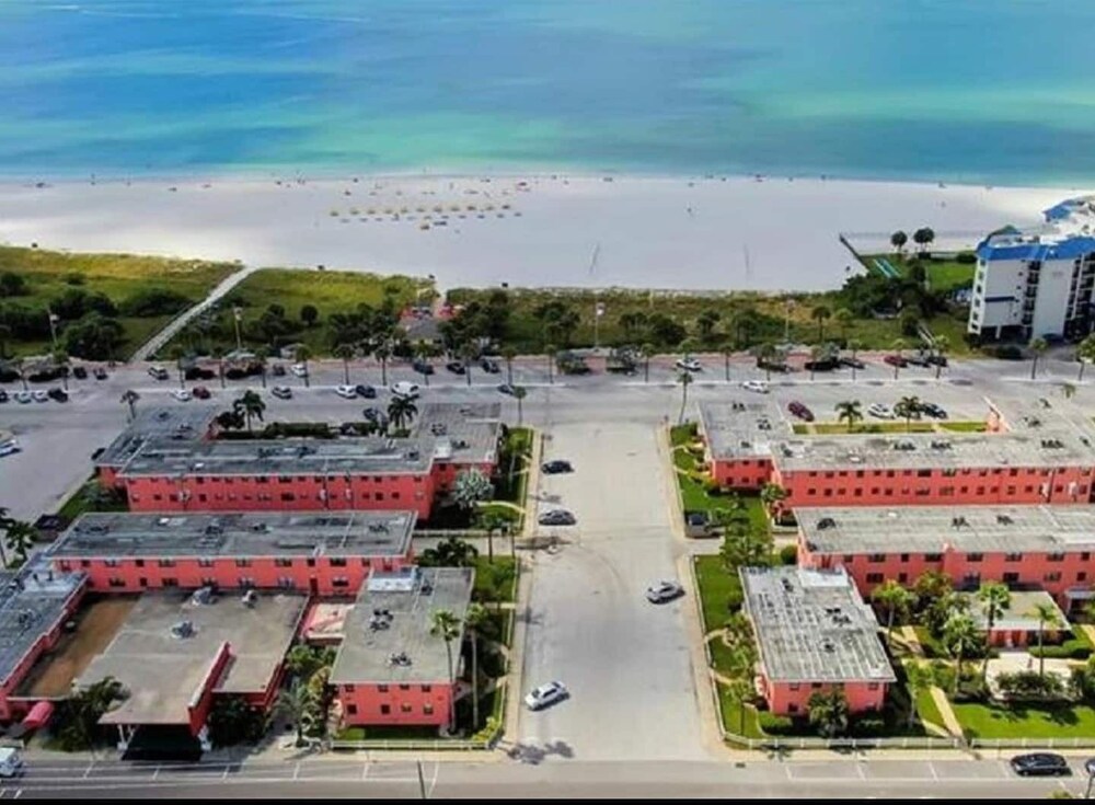 Gulf Winds 105 Studio