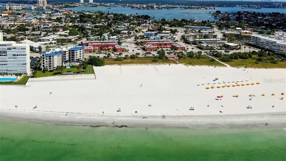 Gulf Winds 105 Studio