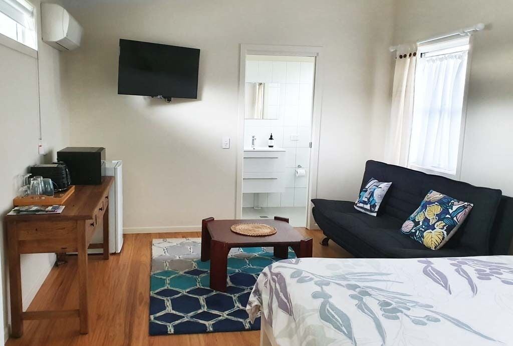 New Private Studio - two Minutes Walk to Town