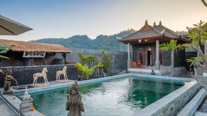 Kolam renang outdoor