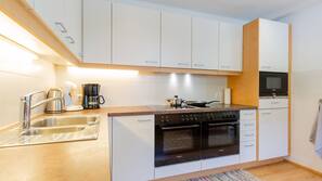 Kühlschrank, Mikrowelle, Ofen, Herd