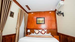 Minibar, desk, free WiFi